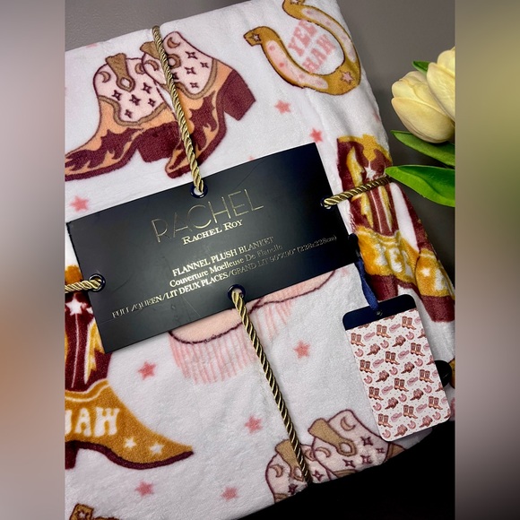 NEW!! Rachel Roy cowgirl boots Queen sized plush blanket - Picture 3 of 7